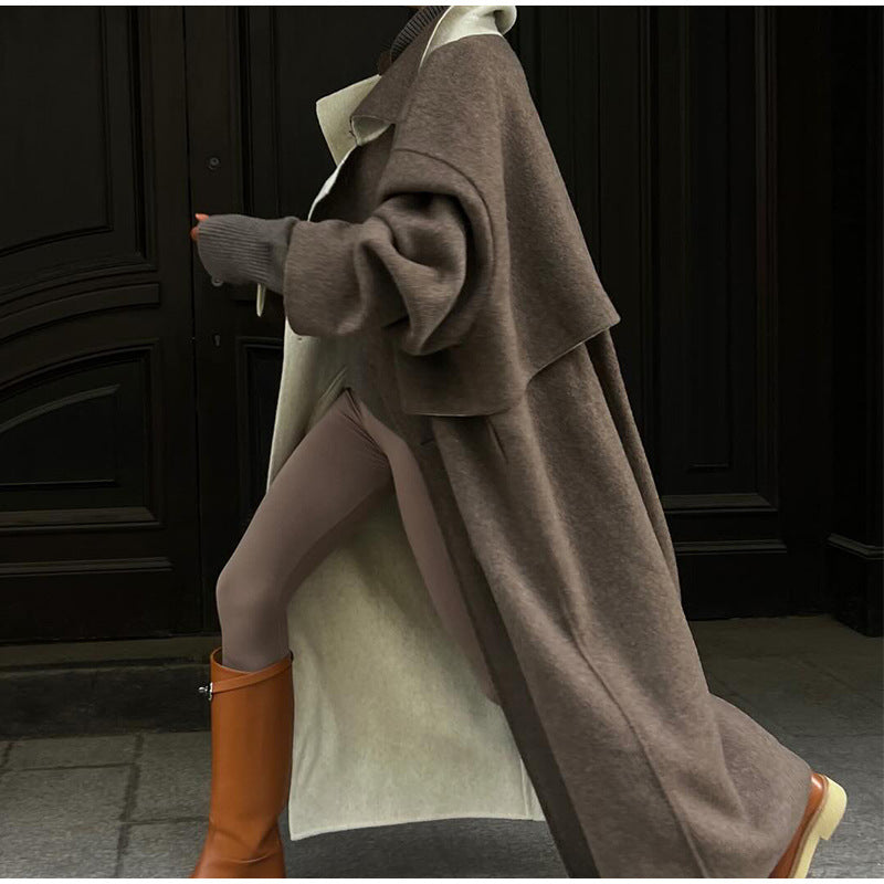 Women's elegant and comfortable wool coat with contrasting collar NOVAE