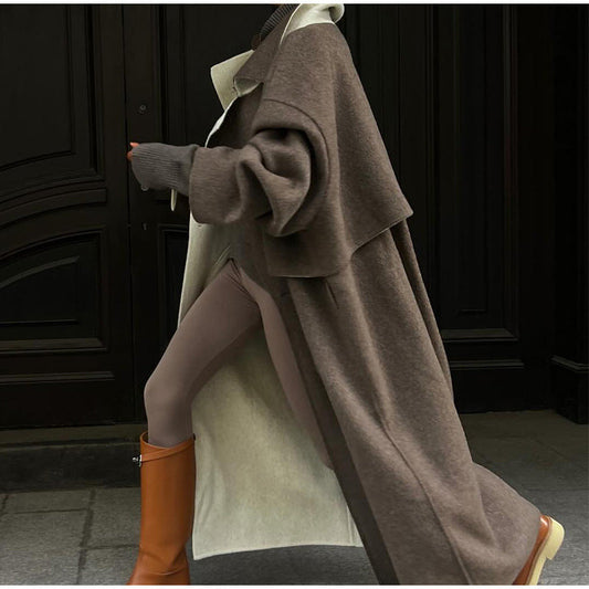 Women's elegant and comfortable wool coat with contrasting collar NOVAE