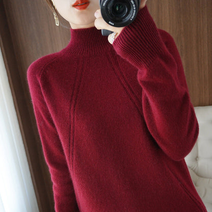 Women's cozy roll-neck sweater made of fine material with a relaxed fit NOVAE