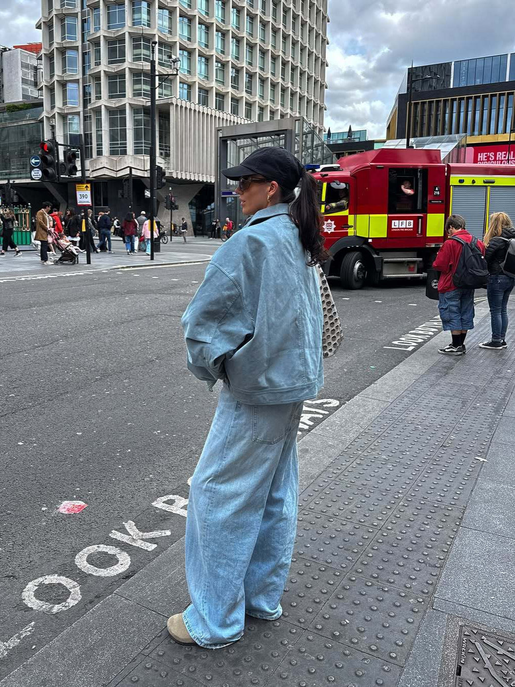 Women's short bomber jacket made of soft material with a casual cut NOVAE