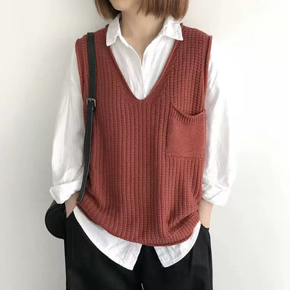 Women's knitted vest with V-neck and practical chest pocket NOVAE