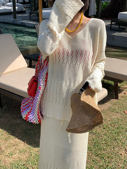 Women's airy knit top with V-neck and batik pattern NOVAE