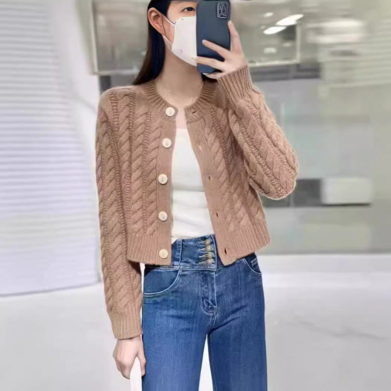 Women's chunky knit cardigan with decorative buttons and special cable pattern NOVAE