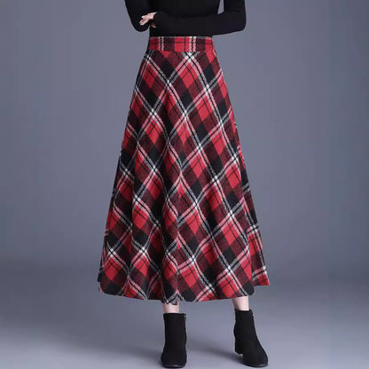 Women's maxi skirt in an elegant checked design NOVAE