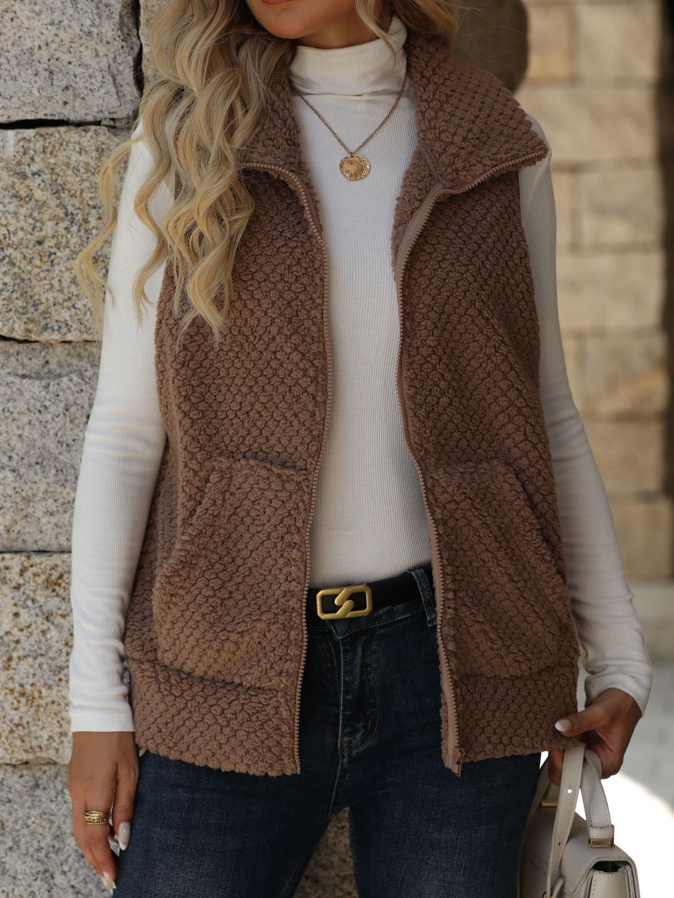 Women's plush vest with practical pockets and collar NOVAE