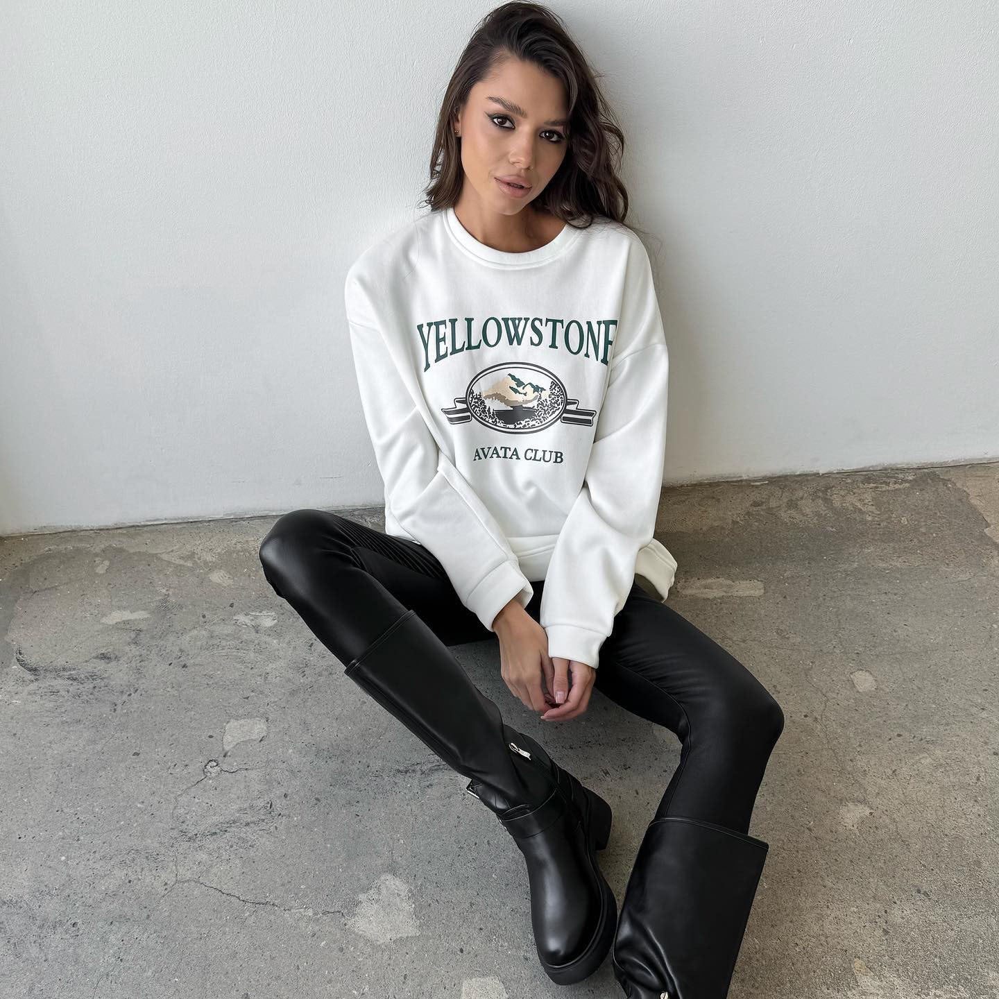 Women's casual sweatshirt with a creative mountain motif and comfortable cut NOVAE