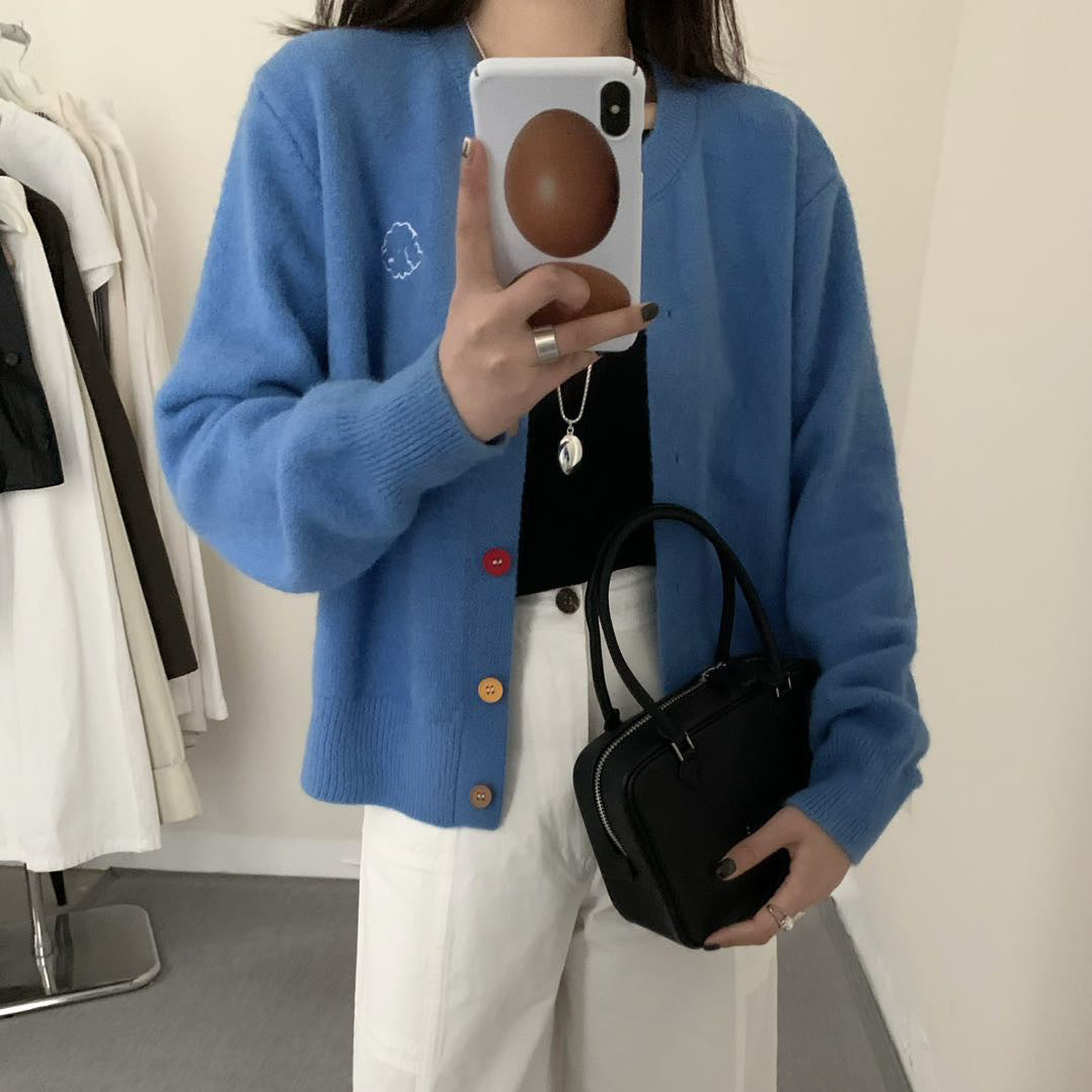 Women's cozy cardigan with buttoned neckline and embroidered motif NOVAE