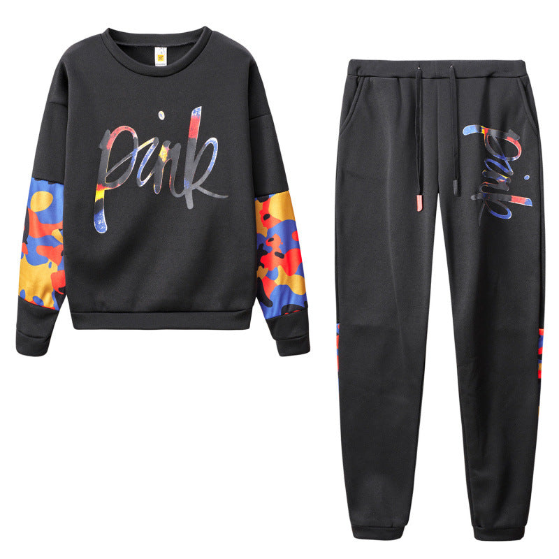 Women's sporty sweatshirt set with colorful camouflage details and a comfortable cut NOVAE