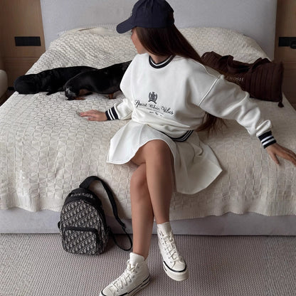 Women's sweatshirt with sporty chic and contrasting details NOVAE