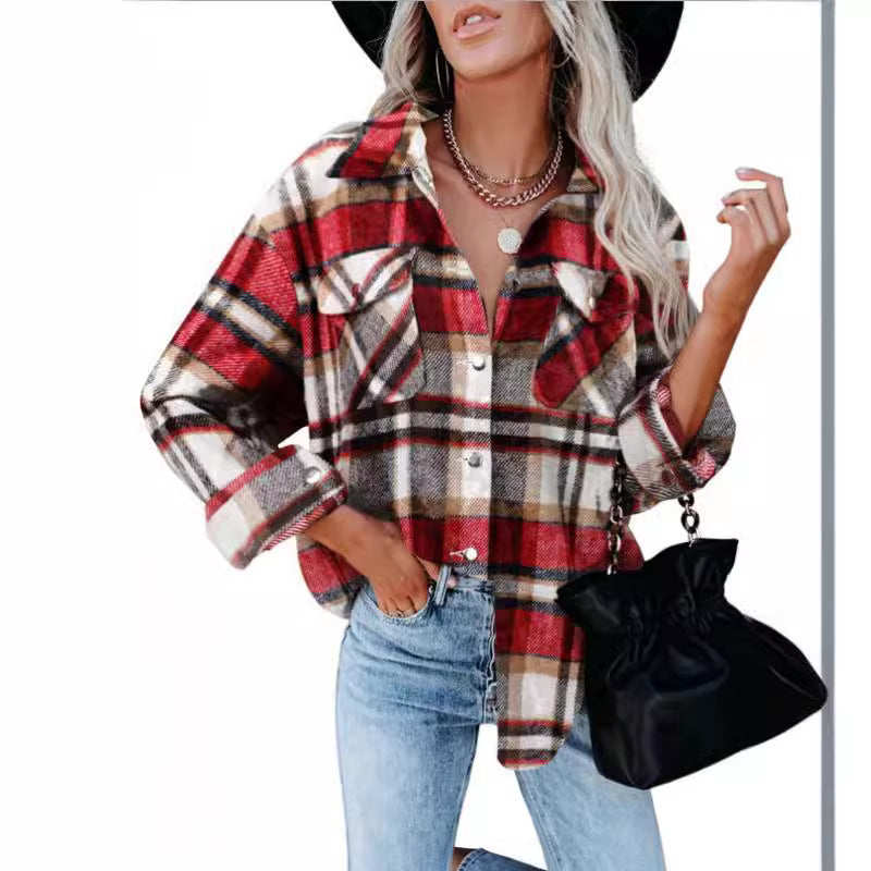 Women's checked flannel blouse with practical chest pockets and a casual cut NOVAE