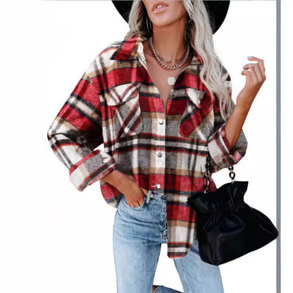 Women's checked flannel blouse with practical chest pockets and a casual cut NOVAE