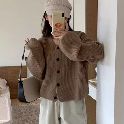 Women's fashionable short cardigan with fine ribbing and button detailing NOVAE