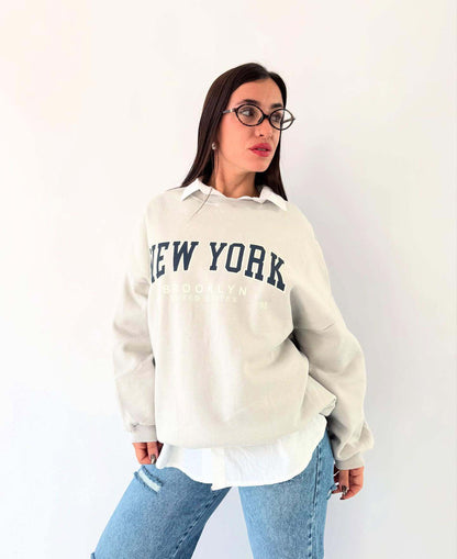 Women's casual sweatshirt with creative New York print and oversized cut NOVAE