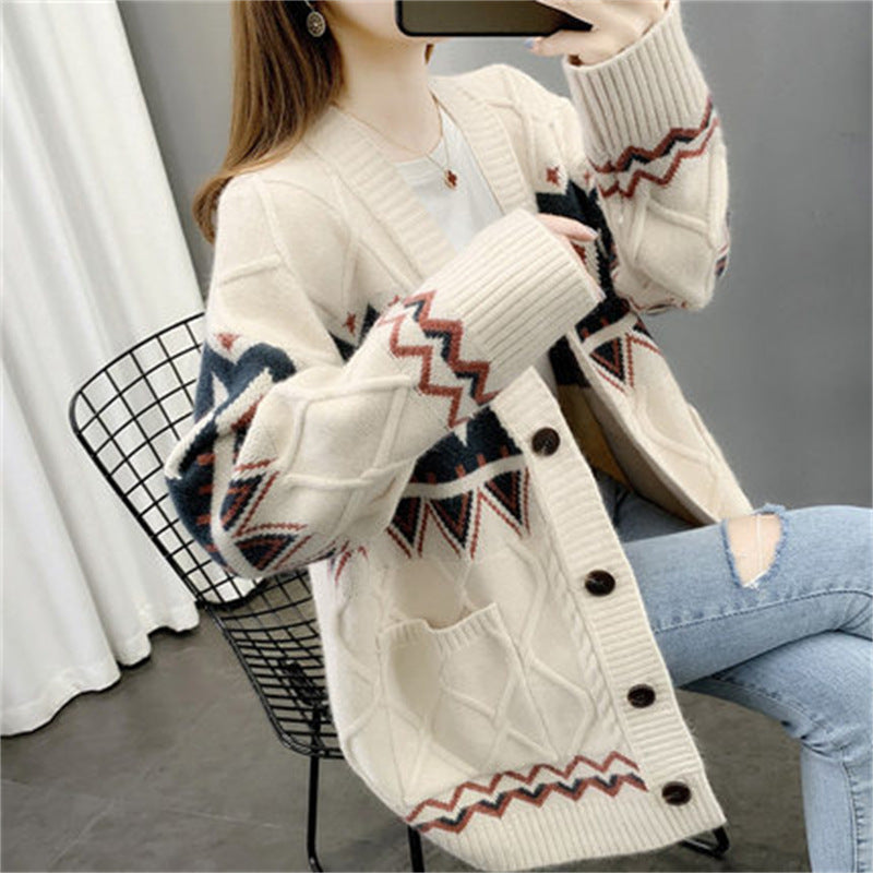 Women's chunky knit cardigan with a modern pattern and practical pockets NOVAE