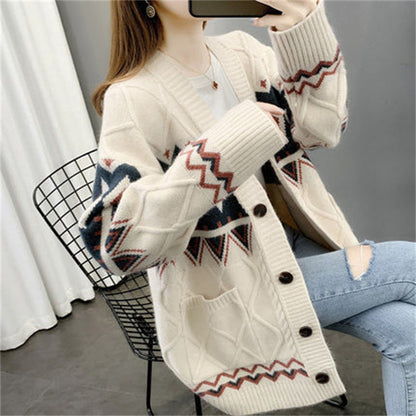 Women's chunky knit cardigan with a modern pattern and practical pockets NOVAE