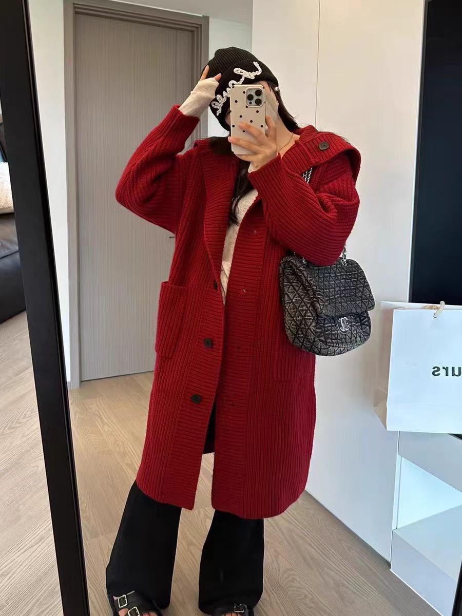 Women's chunky knit cardigan with a voluminous cut and decorative buttons NOVAE