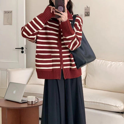 Women's cardigan with a modern striped pattern and practical pockets NOVAE