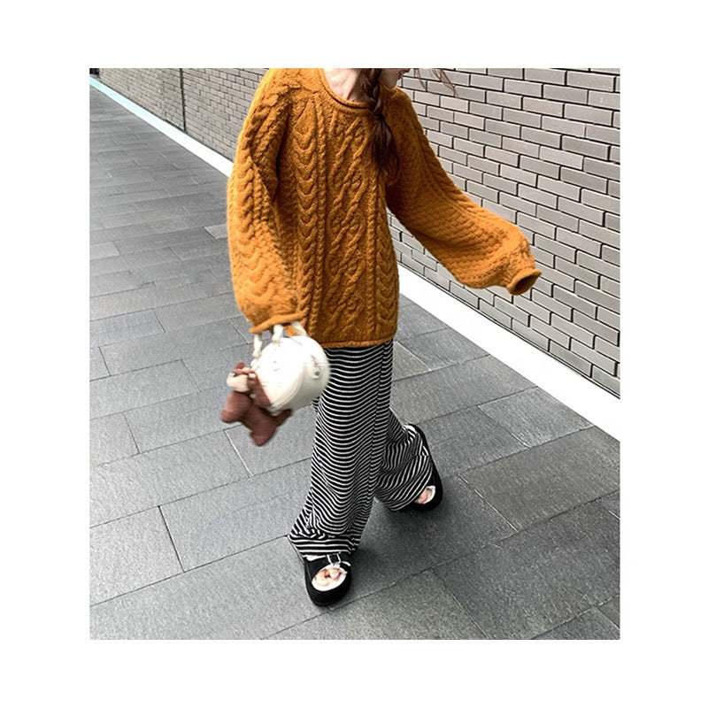 Women's chunky knit sweater with a relaxed fit and generous sleeves NOVAE