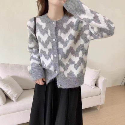 Women's cardigan with modern zigzag pattern and decorative buttons NOVAE