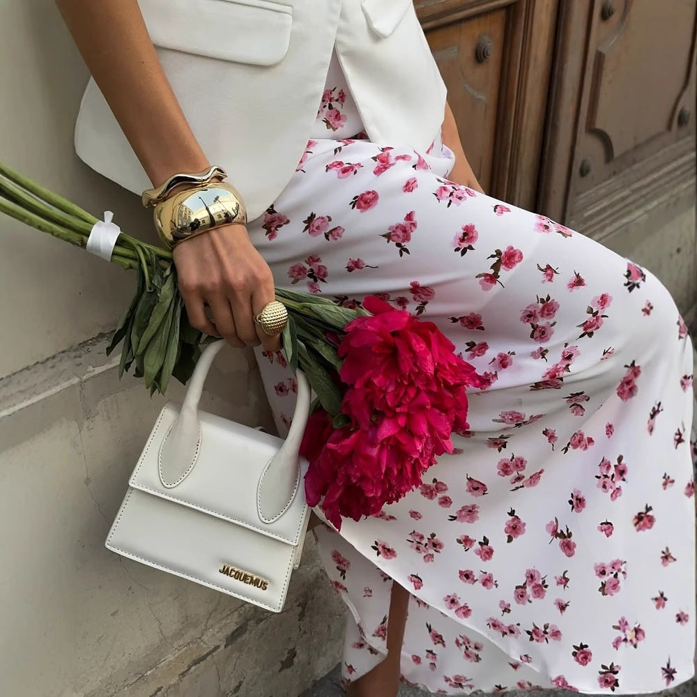 Women's elegant vest with feminine button details and fashionable side pockets NOVAE