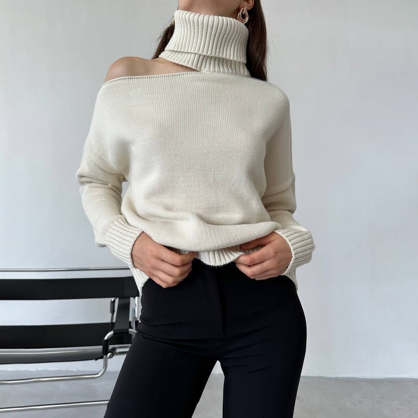 Women's fashionable roll-neck sweater with off-the-shoulder design and elegant ribbed details NOVAE