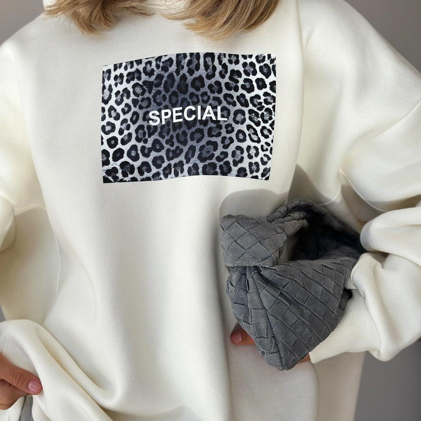 Women's casual hoodie with a creative leopard print and comfortable cut NOVAE