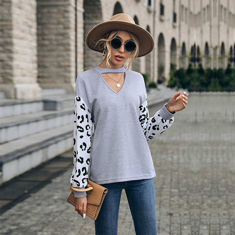 Women's sweatshirt with V-neck and trendy leopard sleeves NOVAE