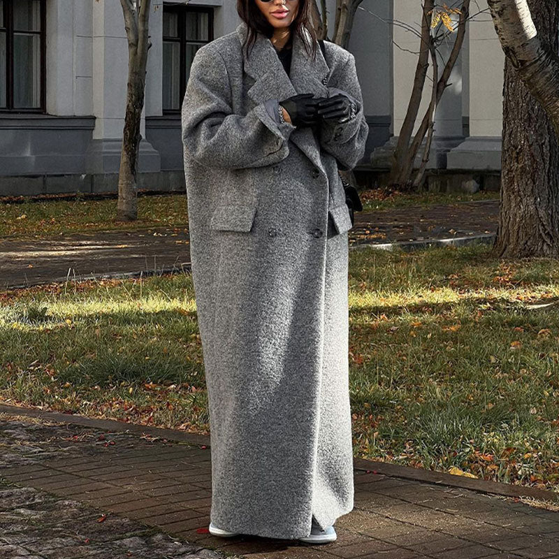 Women's oversized wool coat in the elegant NOVAE design