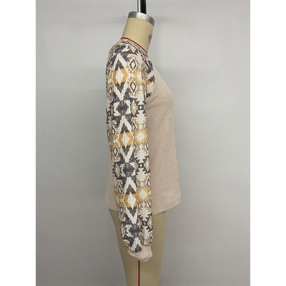 Women's knit sweater with modern raglan sleeves and floral pattern NOVAE