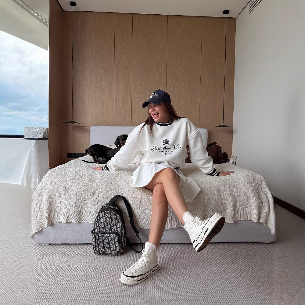 Women's sweatshirt with sporty chic and contrasting details NOVAE