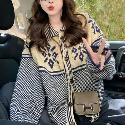 Women's cardigan with festive motif and practical pockets NOVAE