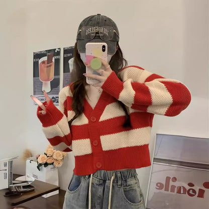 Women's fashionable cardigan with structured design and buttoned neckline NOVAE