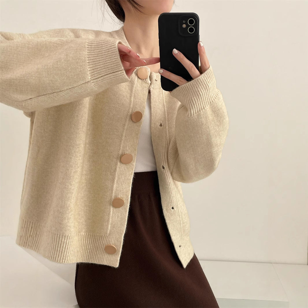 Women's cardigan with a comfortable cut and elegant button details NOVAE
