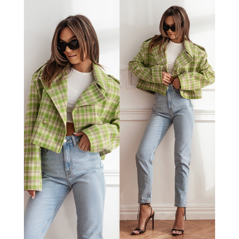 Women's short jacket in a modern check pattern with a flattering cut NOVAE