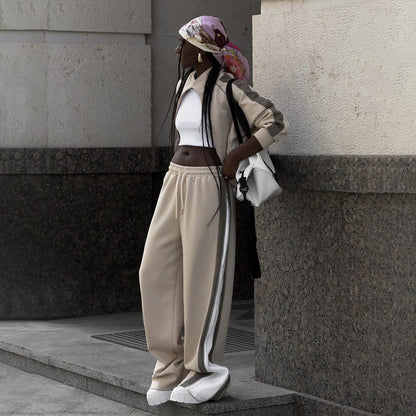 Women's sporty hooded jacket with a modern cut and contrasting details NOVAE