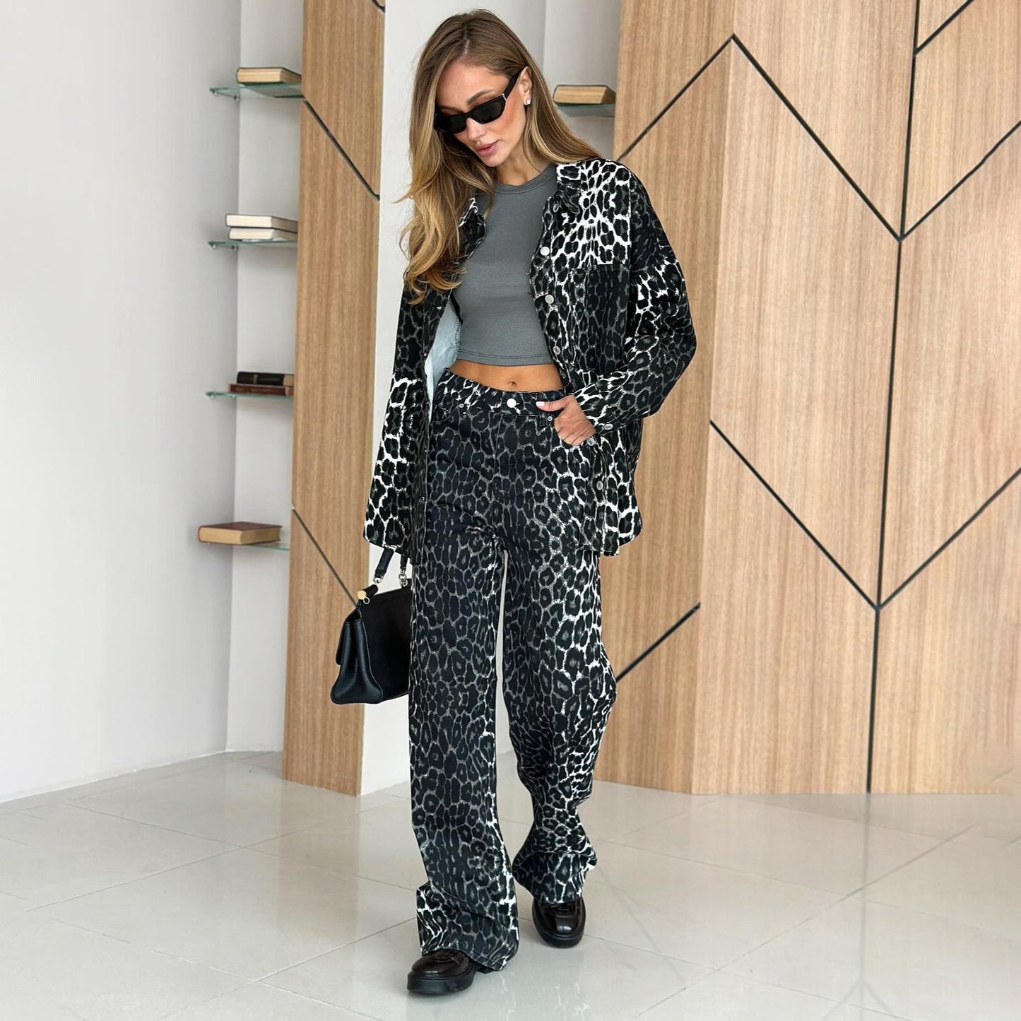 Women's urban leisure suit in trendy leopard print NOVAE