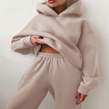 Women's sporty loungewear set with oversized hoodie and comfortable jogging pants NOVAE