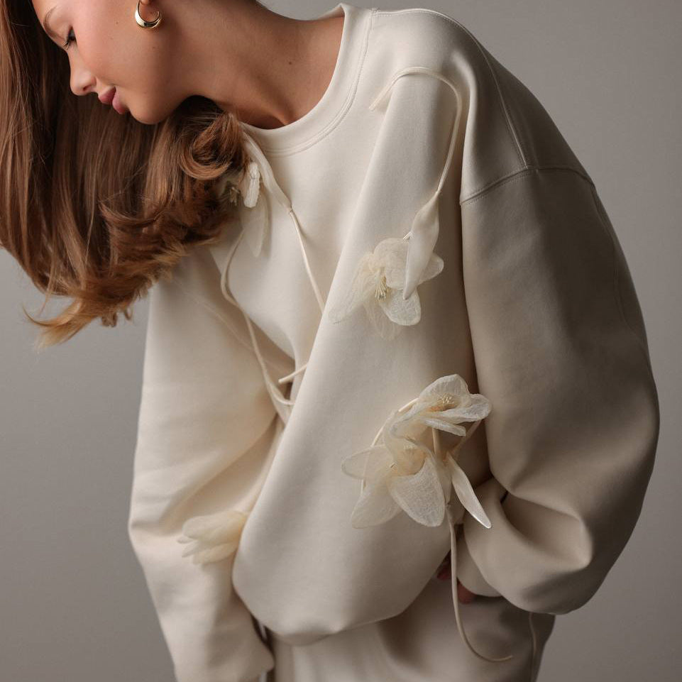 Women's sweatshirt with floral appliqués and a relaxed fit NOVAE