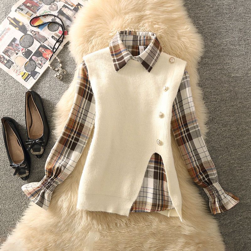 Women's knitted vest with elegant V-neck and button details NOVAE