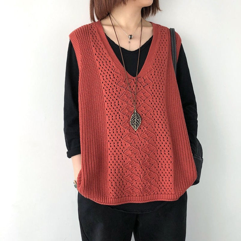 Women's knitted vest with deep V-neck and practical pockets NOVAE