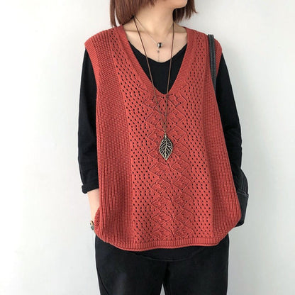 Women's knitted vest with deep V-neck and practical pockets NOVAE