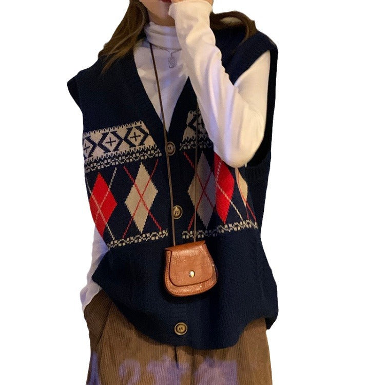 Women's knitted vest with elegant diamond pattern and button detail NOVAE