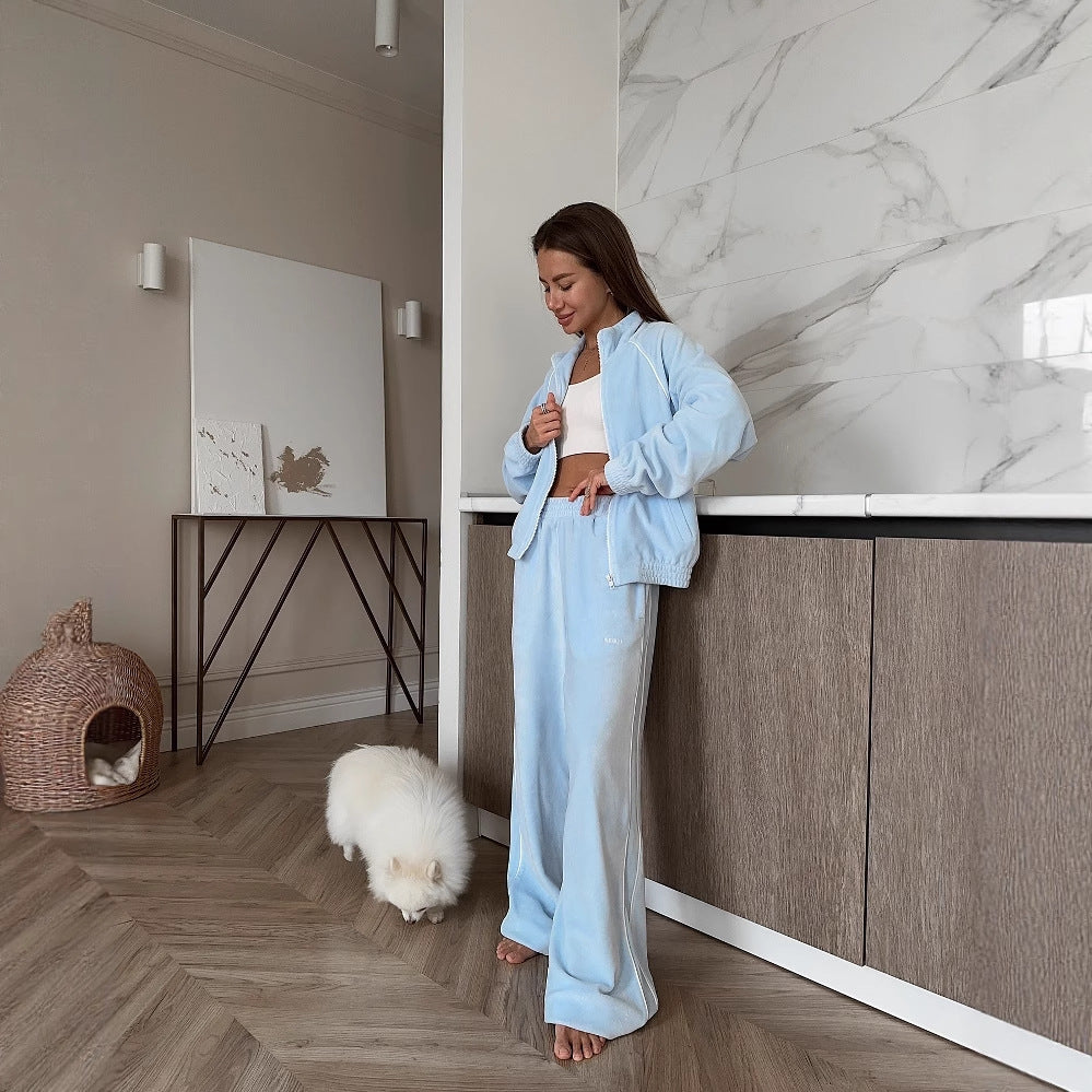 Women's leisure suit made of soft fleece with a high collar and practical pockets NOVAE