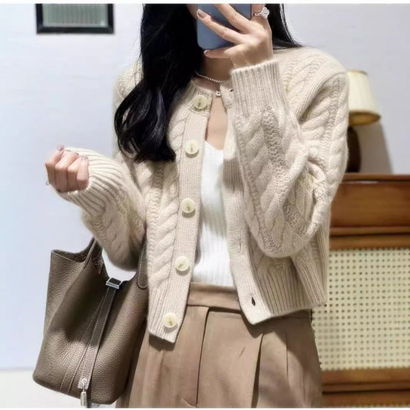 Women's chunky knit cardigan with decorative buttons and special cable pattern NOVAE