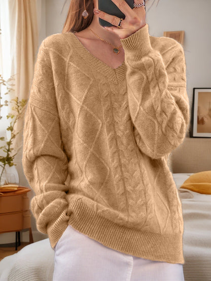 Women's Elegant Knit Sweater with Detailed Cable Pattern NOVAE