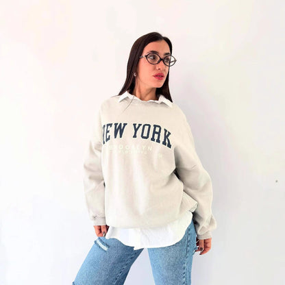 Women's casual sweatshirt with creative New York print and oversized cut NOVAE