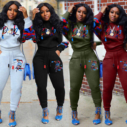 Women's sporty sweatshirt set with colorful camouflage details and a comfortable cut NOVAE