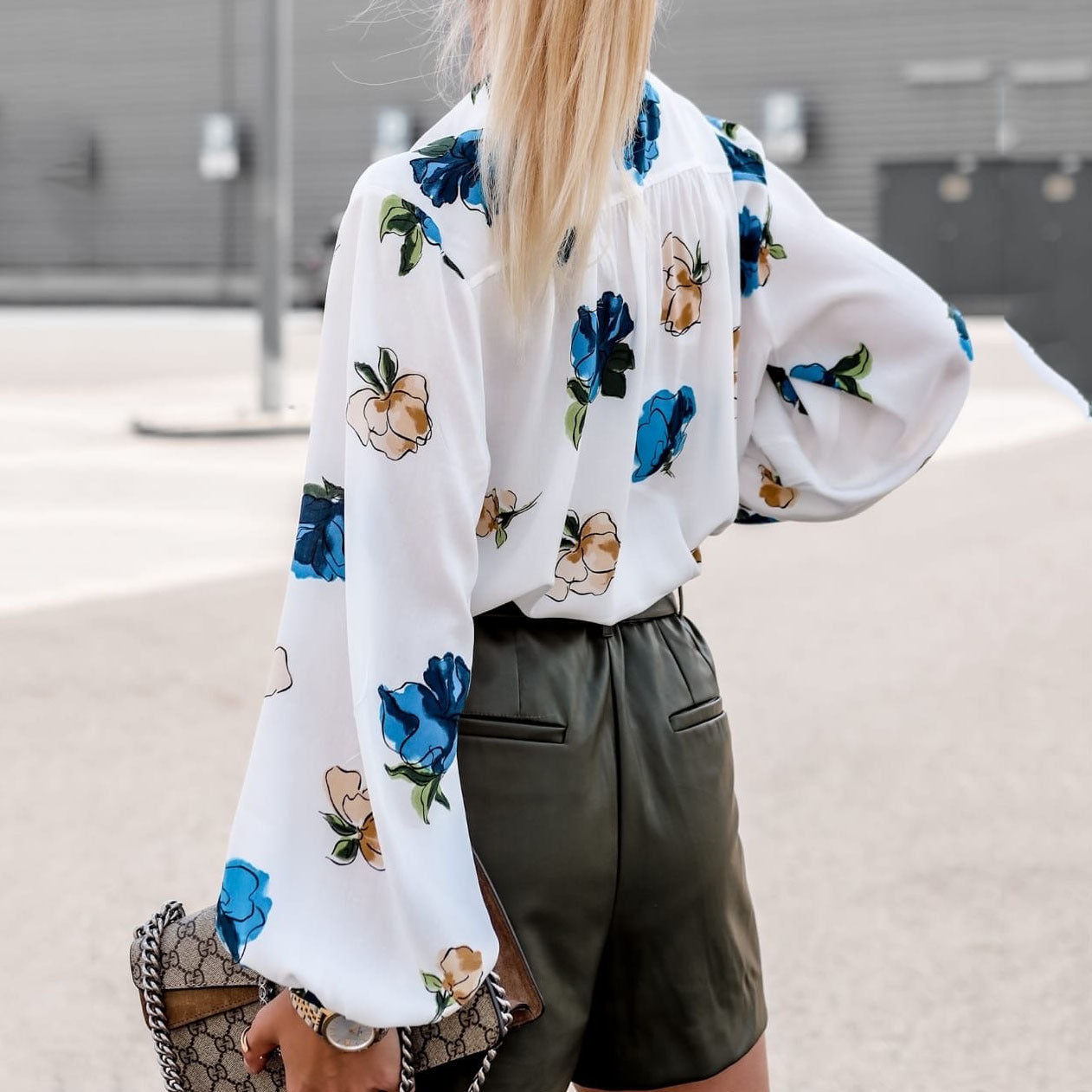 Women's elegant blouse with floral pattern and striking puff sleeves NOVAE