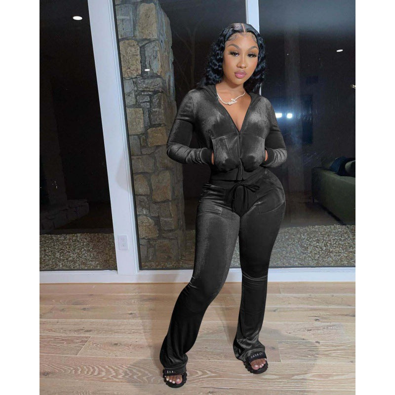 Women's sporty set consisting of a velvet hooded jacket and wide jogging pants NOVAE