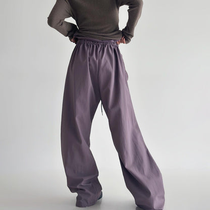 Women's casual cargo trousers with a wide cut and practical pockets NOVAE